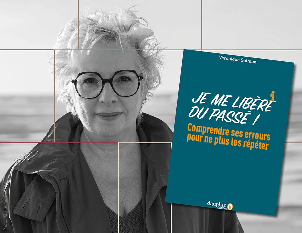 Photo de Véronique Salman sur la plage du Touquet, avec le livre "Je me libère du passé"