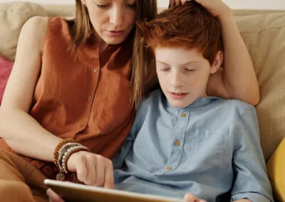 Faut-il, à La Toussaint, enclencher un soutien scolaire pour nos enfants ? Véronique Salman, psychanalyste, répond à cette questions.