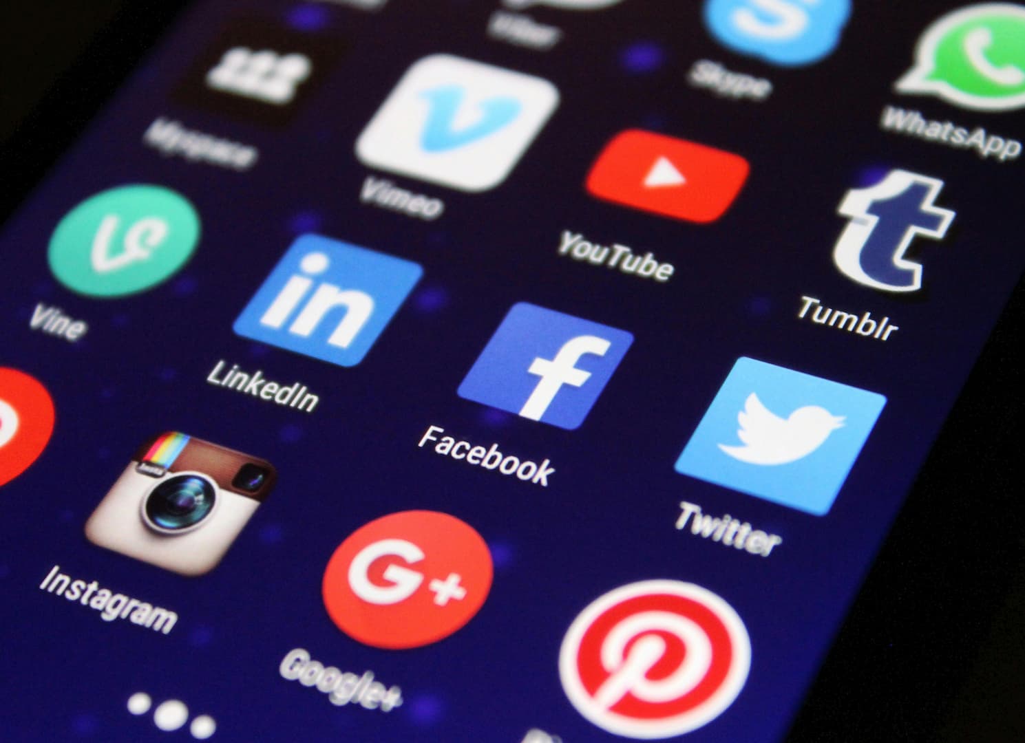 Véronique Salman, psychanalyste, sur le sujet de la pensée d'évasée par les réseaux sociaux.